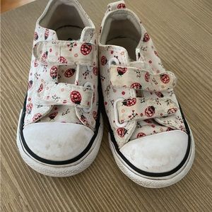 Converse Ladybug design (7c)